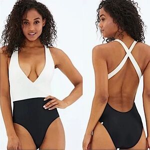 Summersalt One Piece Swimsuit The Deep Dive Two-Tone Black and White NWT
